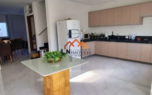 Casa com cozinha planejada e 2 vagas – Bairro Morro do Vale