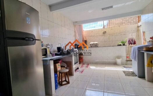 Casa à venda no bairro Floresta com 3 quartos e 2 vagas