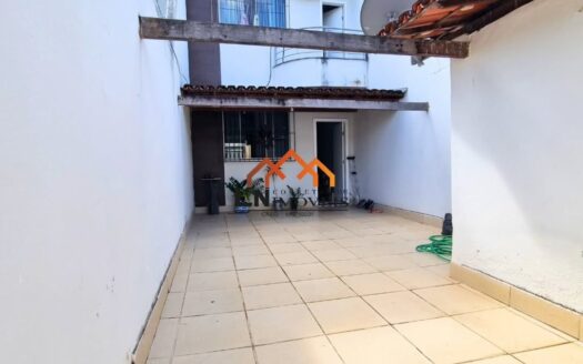 Casa à venda no bairro Floresta com 3 quartos e 2 vagas