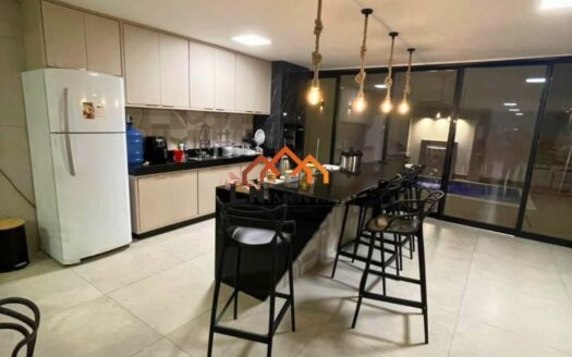 Casa com 3 quartos e garagem para 3 carros bairro Esperança
