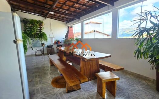 Casa com 4 quartos sendo 3 suítes no bairro Vale Verde
