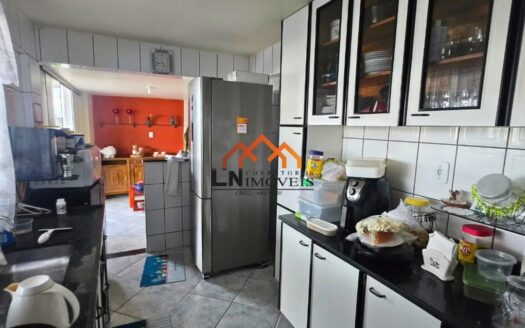 Casa com 4 quartos sendo 3 suítes no bairro Vale Verde