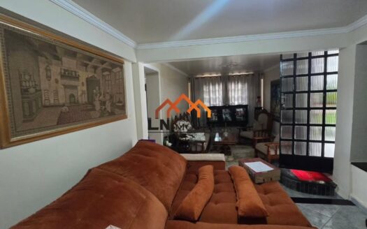 Casa com 4 quartos sendo 3 suítes no bairro Vale Verde