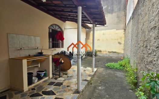 Casa com 4 vagas e 2 dormitórios no bairro Grã Duquesa