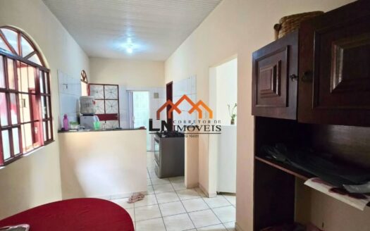 Casa com 4 vagas e 2 dormitórios no bairro Grã Duquesa