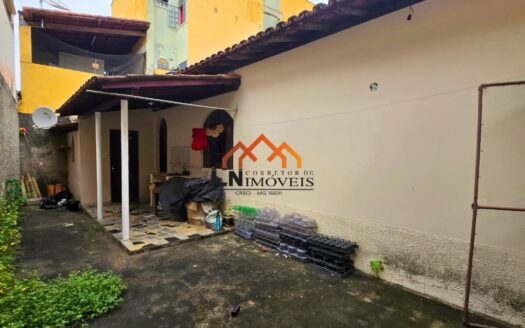 Casa com 4 vagas e 2 dormitórios no bairro Grã Duquesa