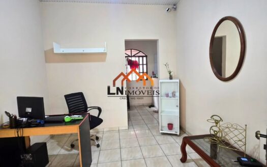 Casa com 4 vagas e 2 dormitórios no bairro Grã Duquesa