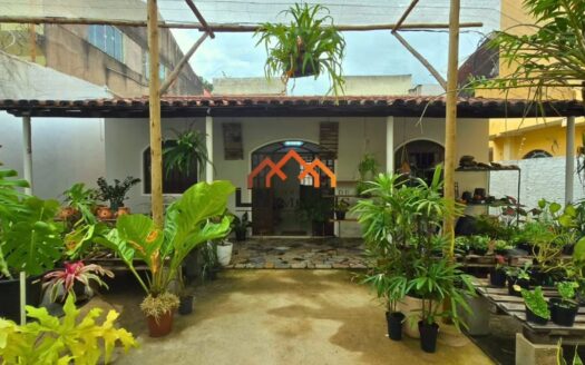 Casa com 4 vagas e 2 dormitórios no bairro Grã Duquesa